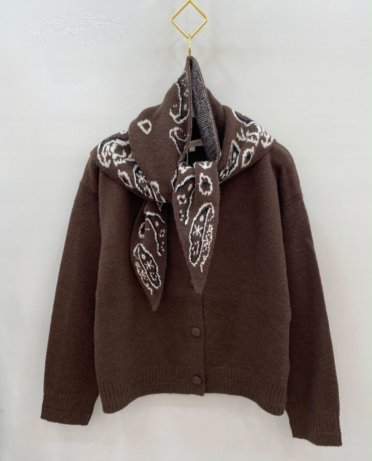 Minette braune Strickjacke mit Paisley-Schal