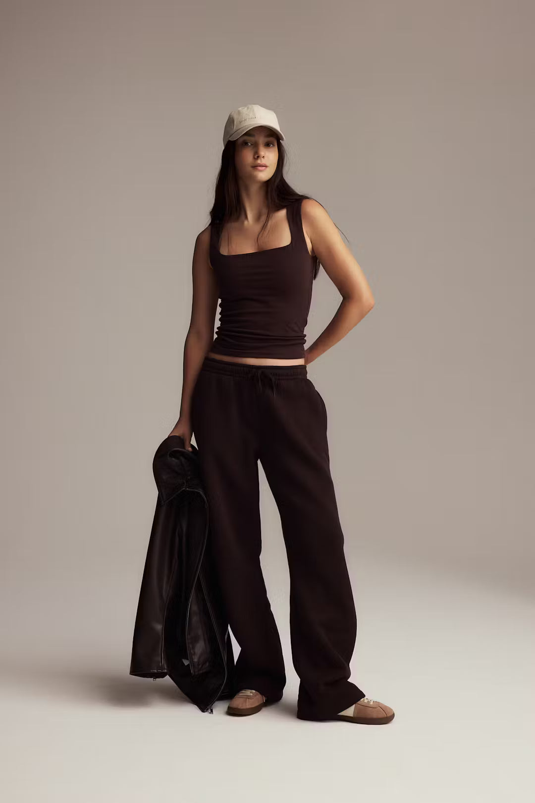 Gina Tricot Basic straight sweatpants braun