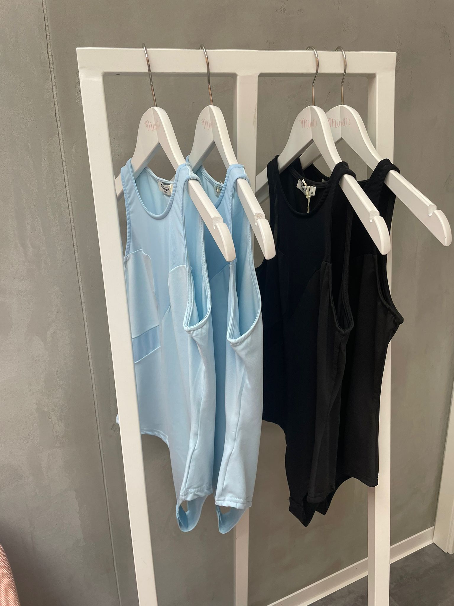 Minette Body mit Transparentem-Einsatz vers. Farben