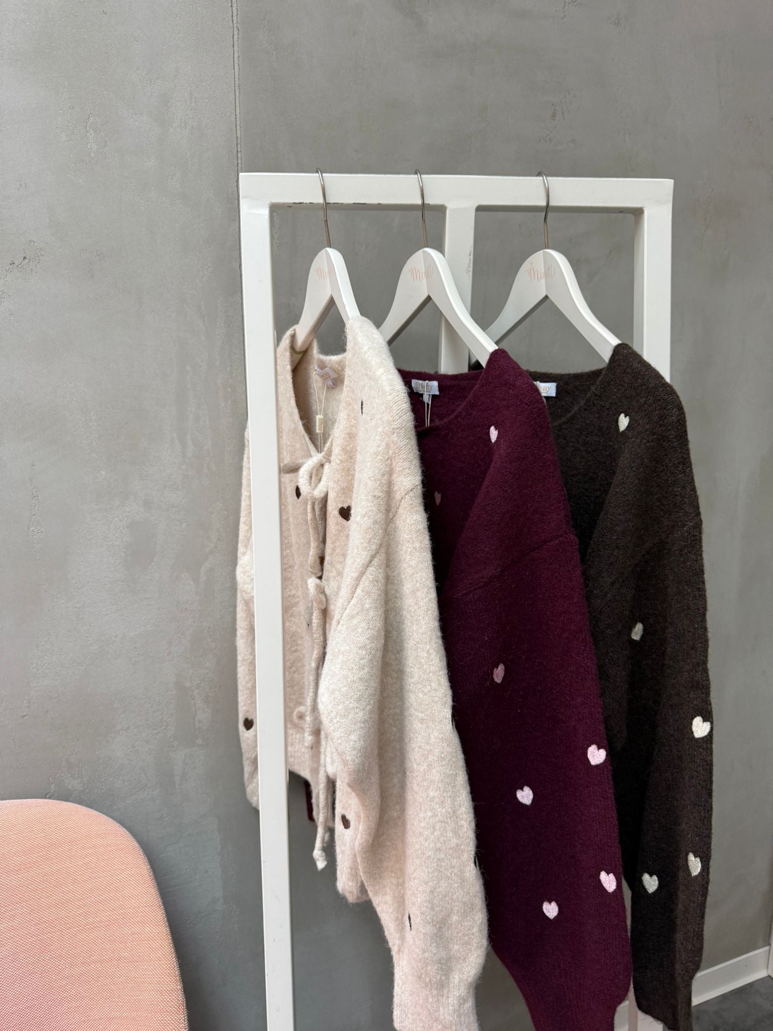 Minette Cardigan mit Herzchen in vers. Farben
