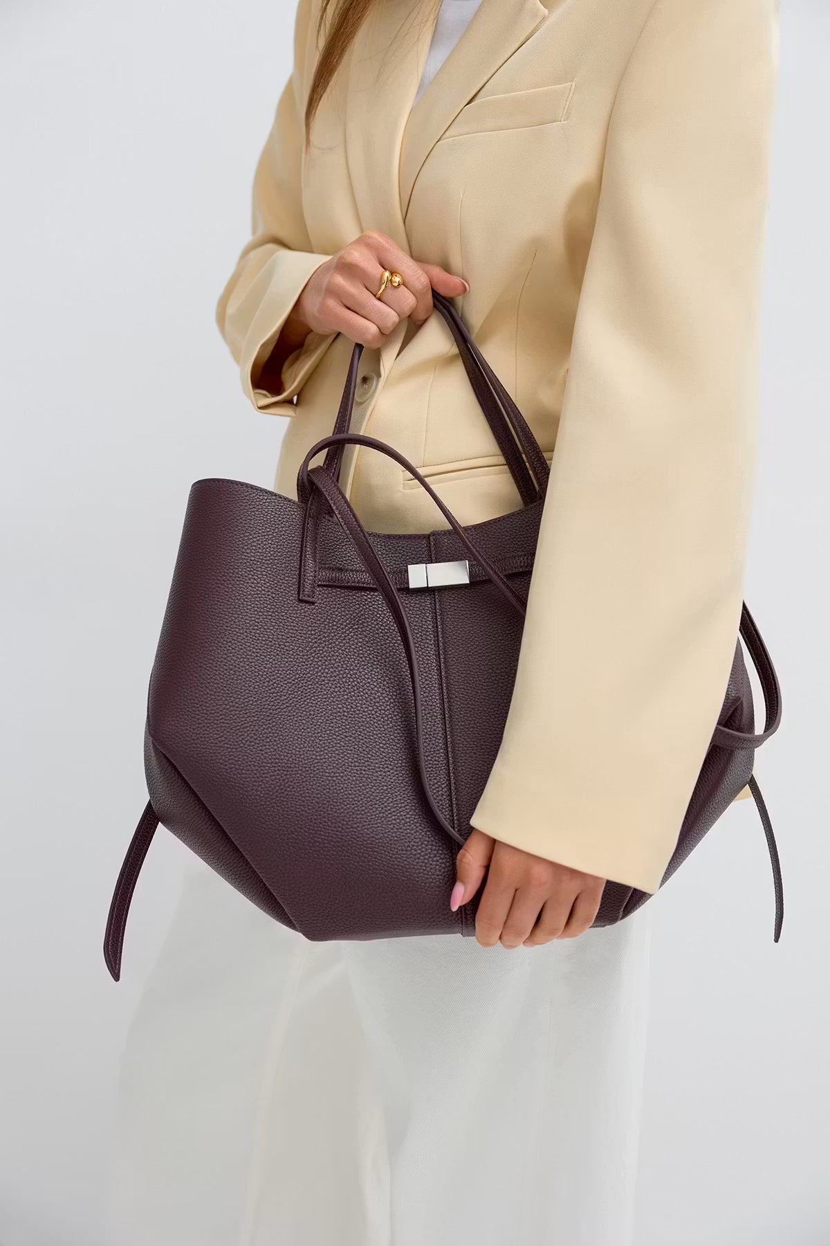 "GT" Detail strap tote bag