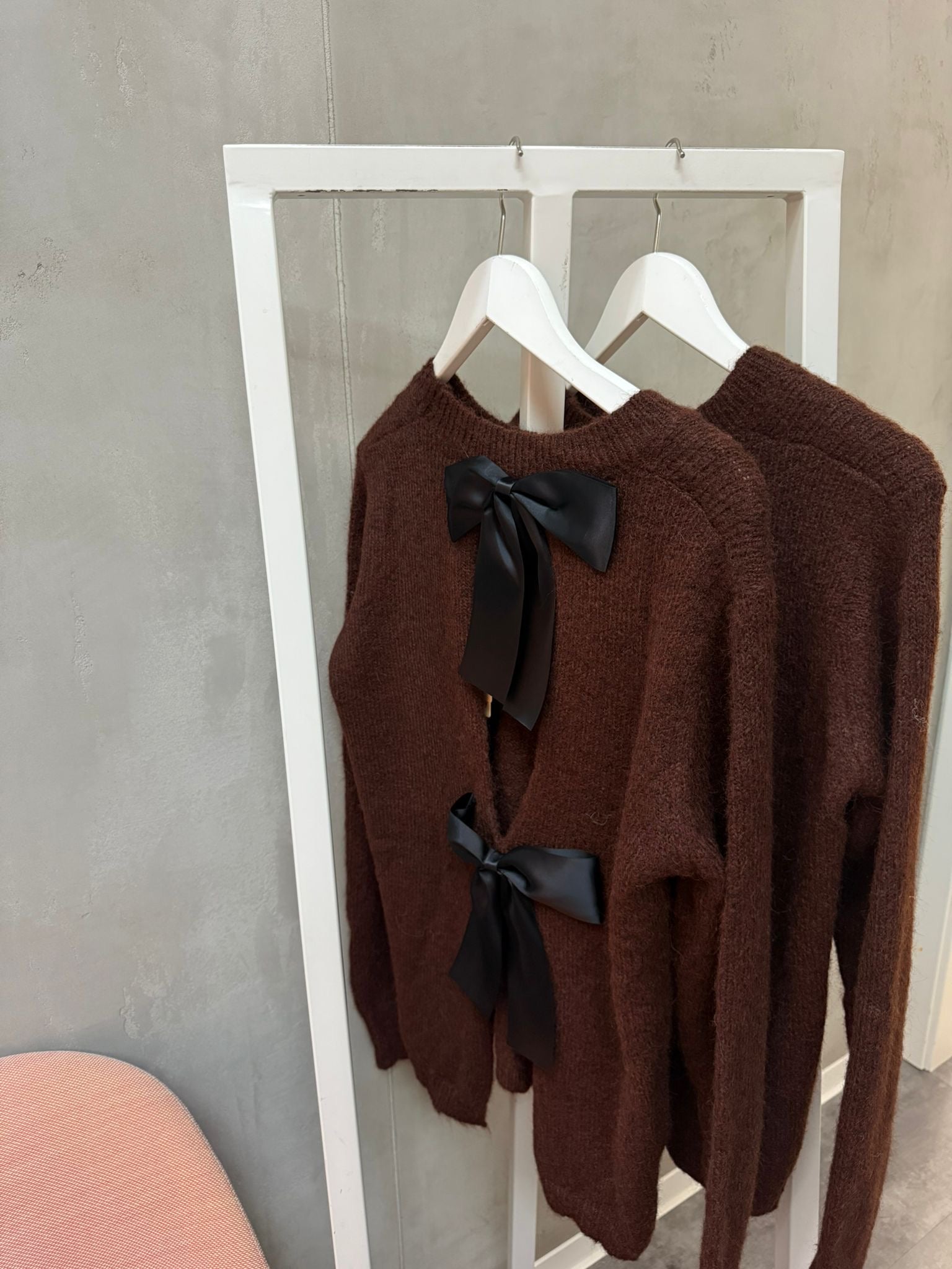 Minette Strickpullover mit Front-Tie-Detail in ver. Farben