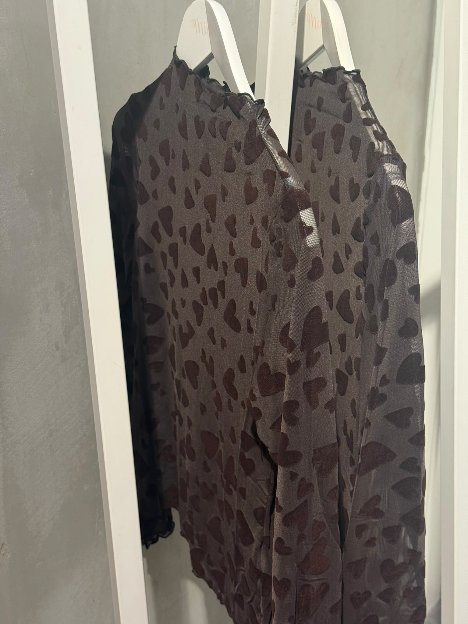 Minette Bluse mit Herzmuster braun