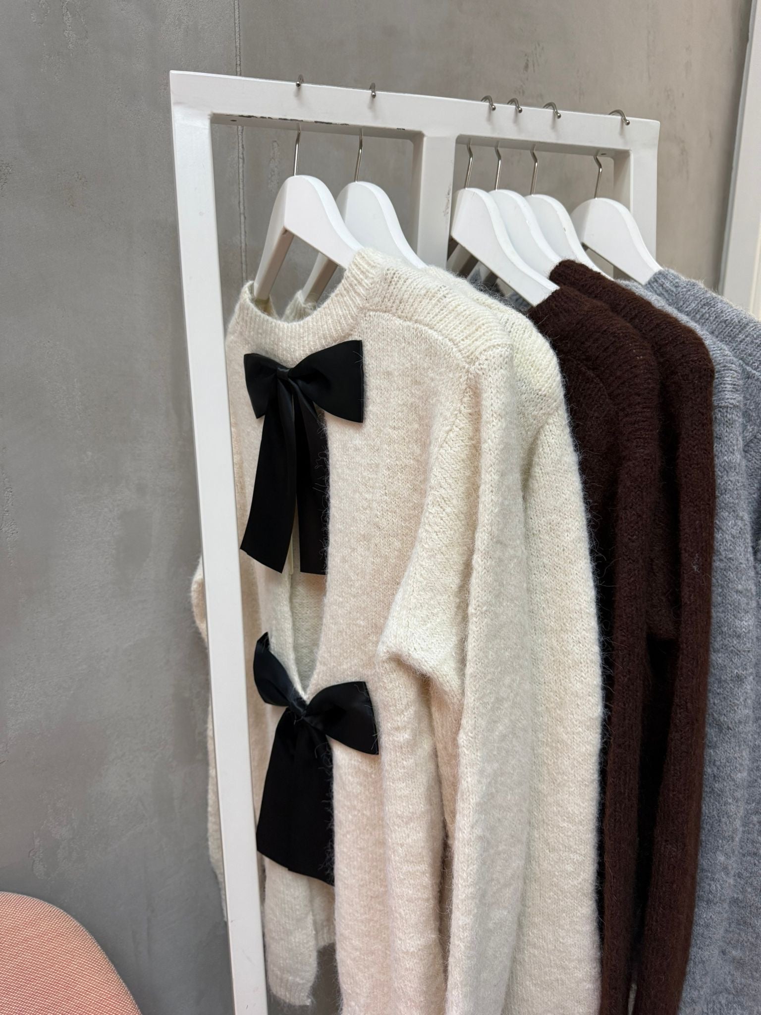 Minette Strickpullover mit Front-Tie-Detail in ver. Farben