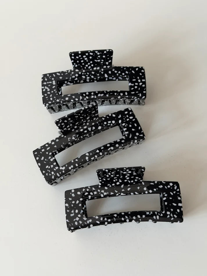 "JTLMILA" CLIP in black sesame