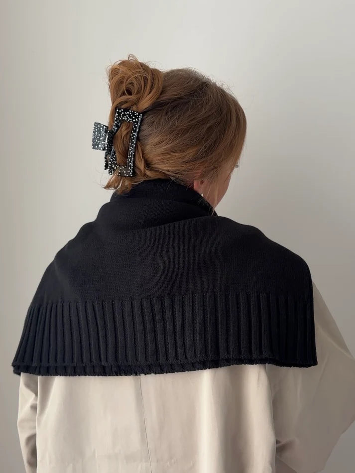 "JTLMILA" CLIP in black sesame