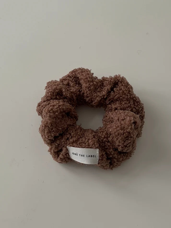 Jona the Label- EVERYDAY SCRUNCHIE brown teddy