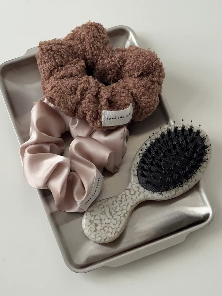 Jona the Label- EVERYDAY SCRUNCHIE beige silk