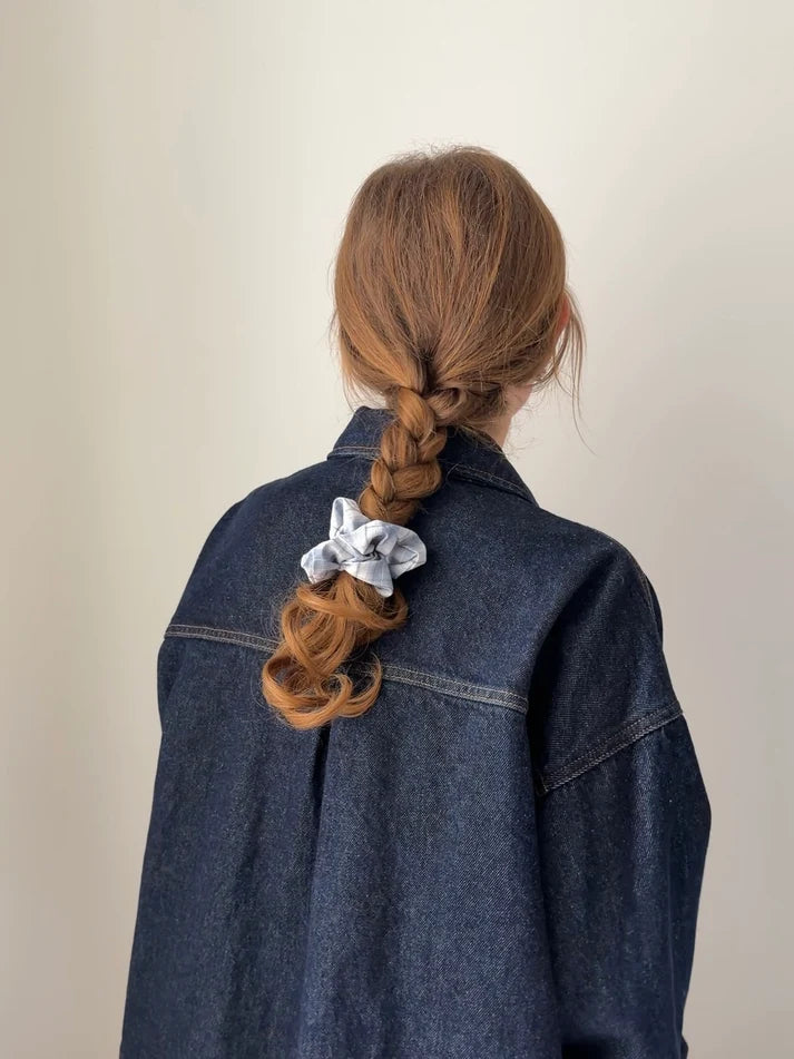 "JTLEVERYDAY" SCRUNCHIE in sky plaid