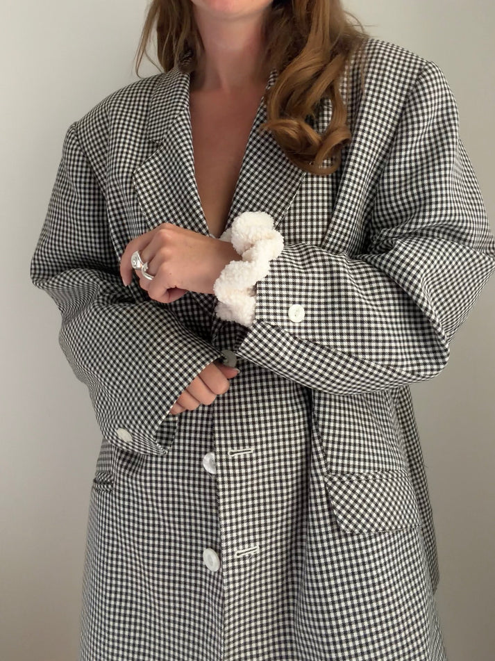 "JTLEVERYDAY" SCRUNCHIE in oat