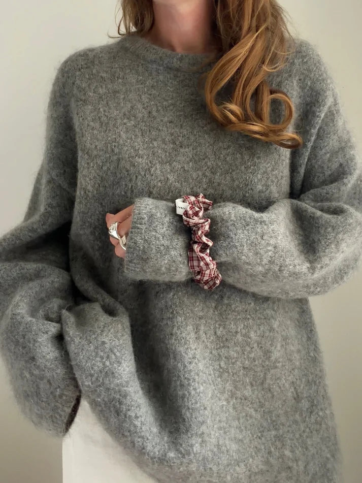 "JTLEVERYDAY" SCRUNCHIE in burgundy plaid