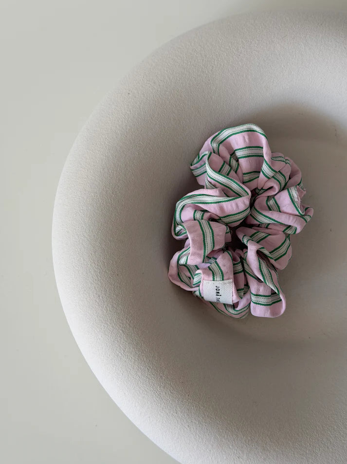 "JTLEVERYDAY" SCRUNCHIES in peony drift