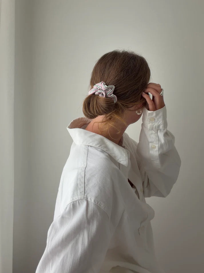 "JTLEVERYDAY" SCRUNCHIES in peony drift