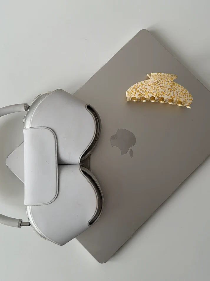 "JTLMATILDA" CLIP in butter dots.&nbsp;
