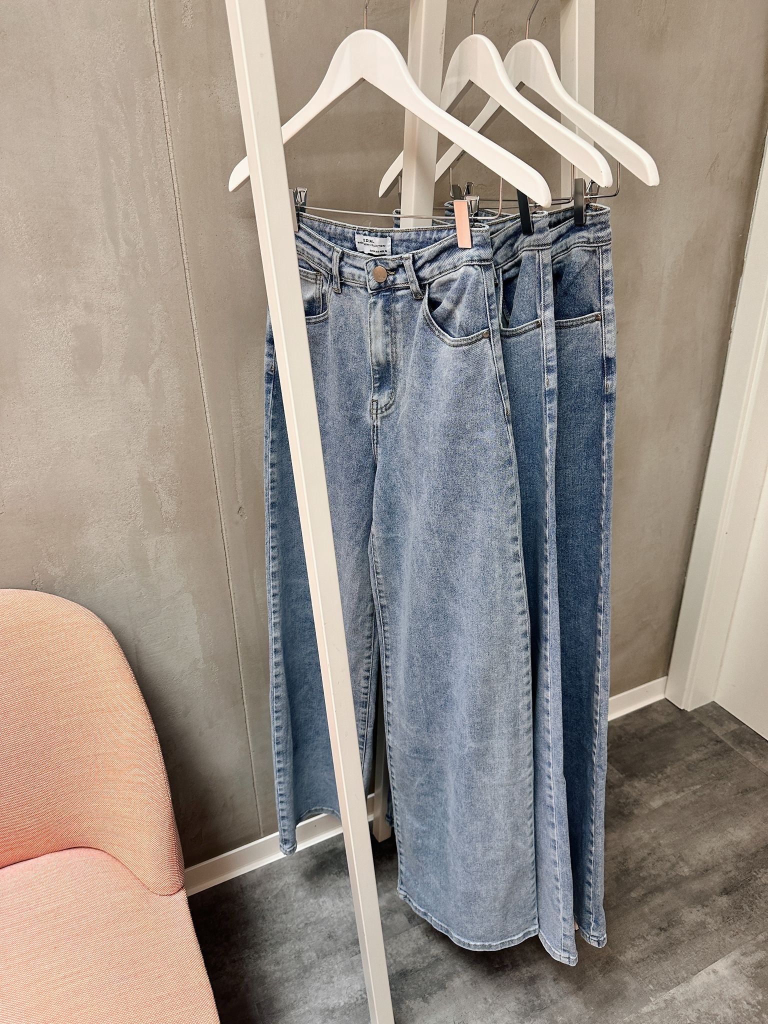 Minette Jeanshose mit weitem Bein