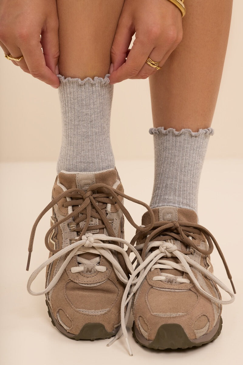 My Jewellery Silberfarbene Lurex-Socken mit Rüschen