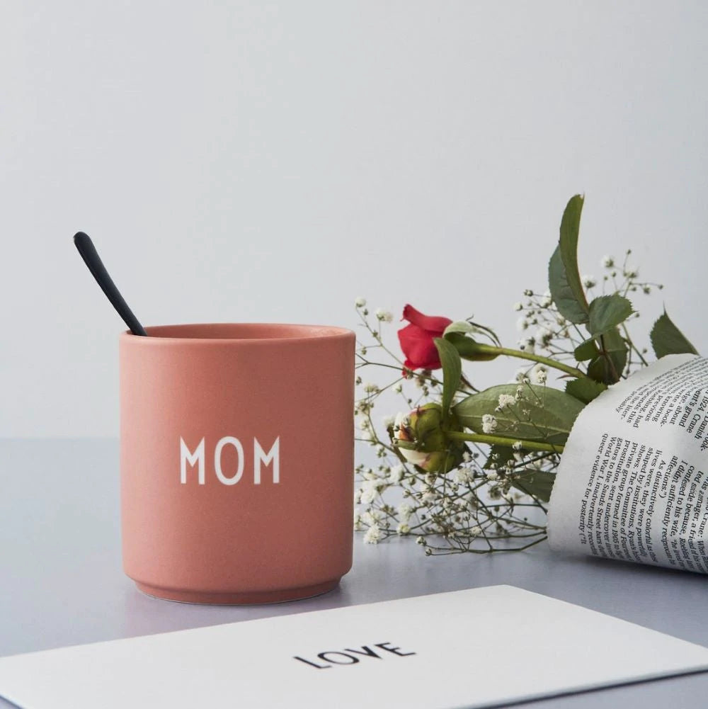 Design Letters "Mom" Tasse rosa