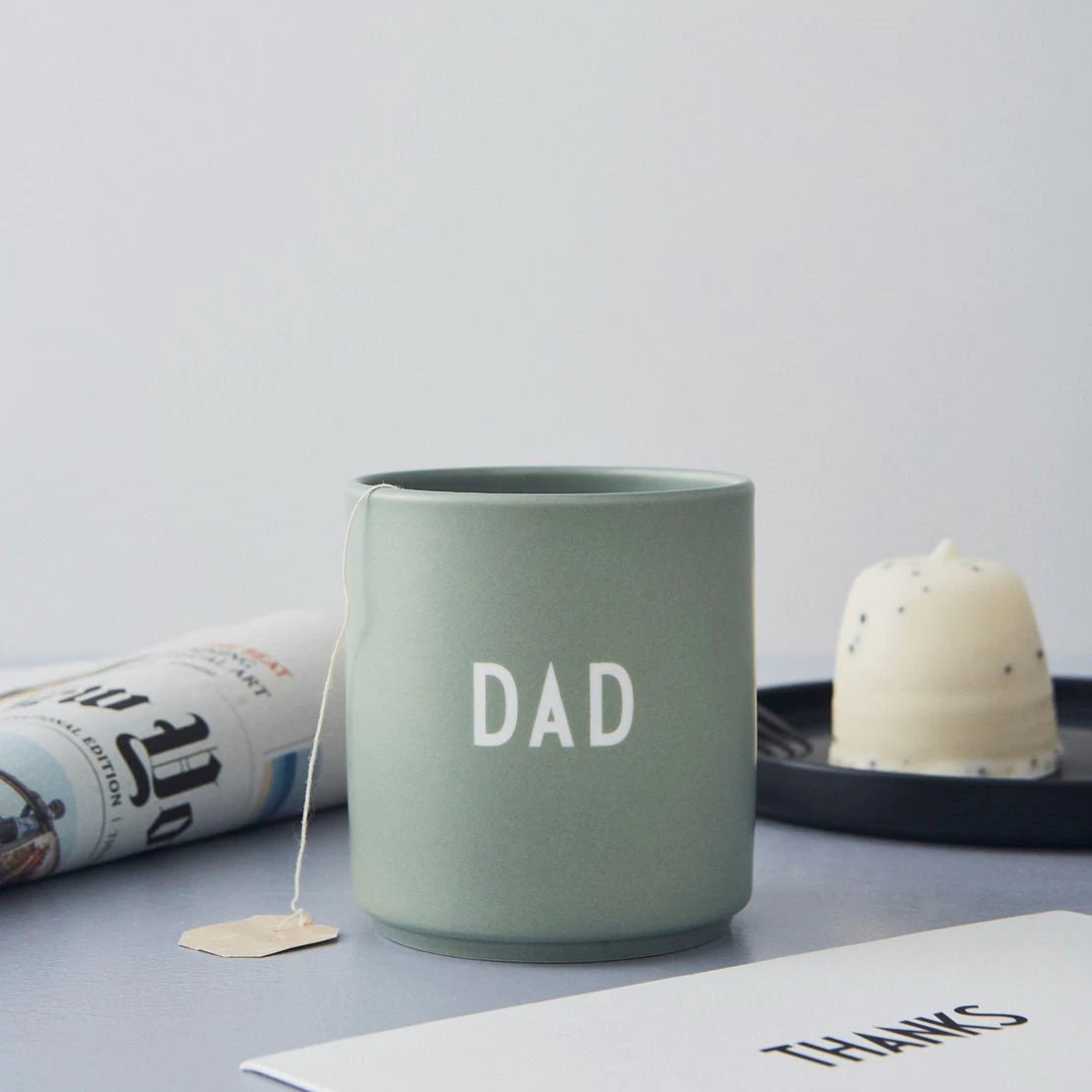 Design Letters "Dad" Tasse grün