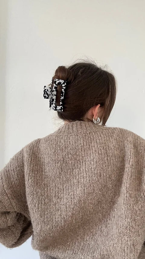 Jona the label- Mila clip in black / white