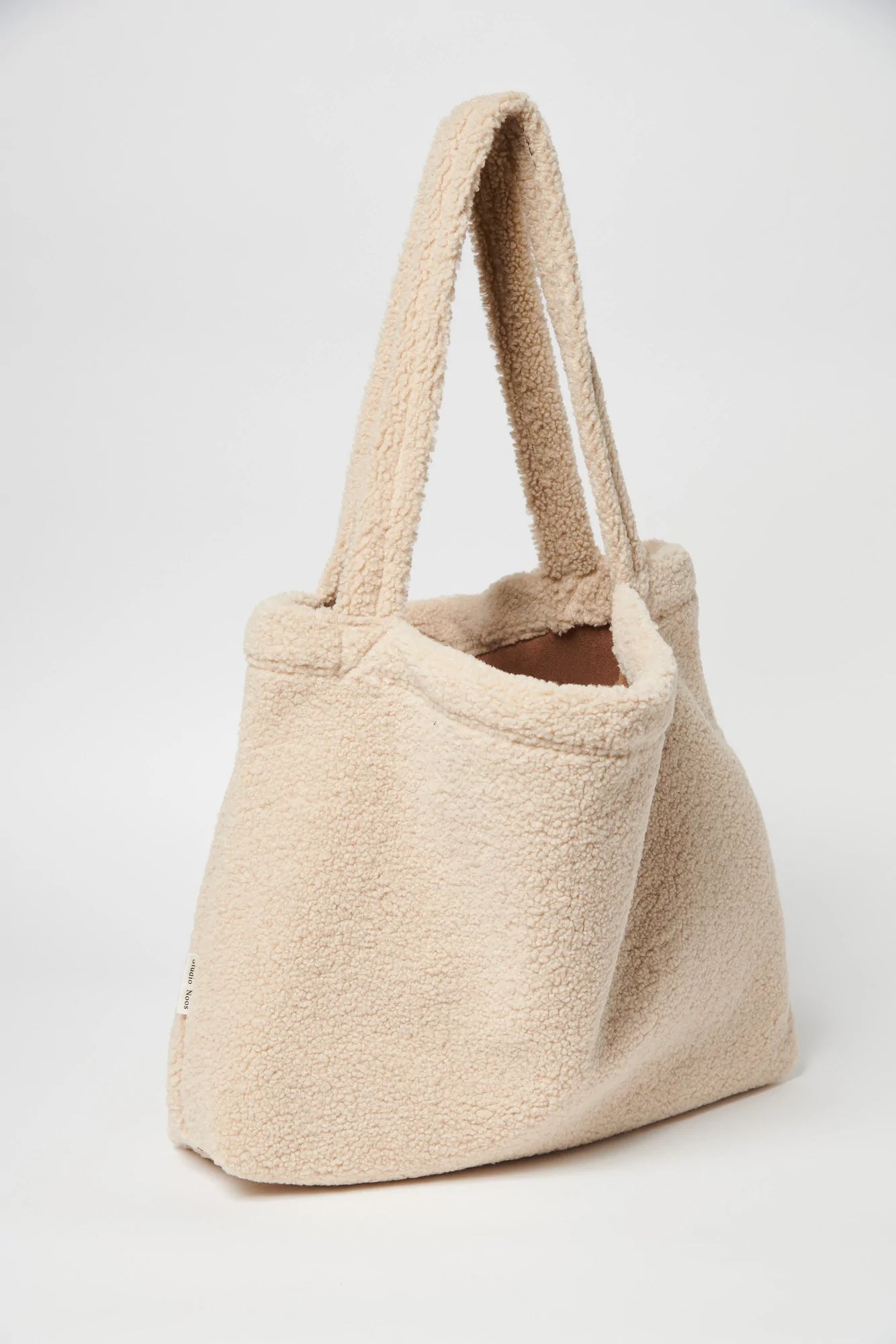 Studio Noos Wollweiße Teddy Mom-Bag