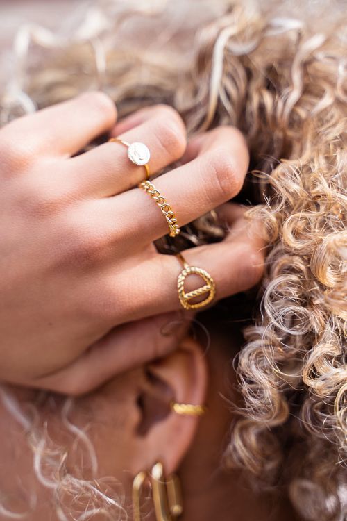 Ring mit kleinen Kettengliedern gold